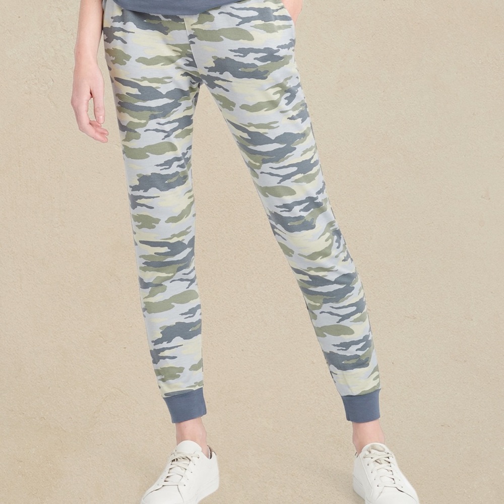 Banana Republic Camo Knit Jogger Set - Picture 4 of 6